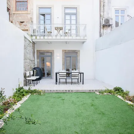 Liiiving In - Sweet Sunlight Terrace Apartment