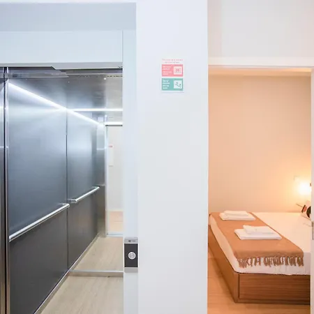 Liiiving In - Sweet Sunlight Terrace Apartment *