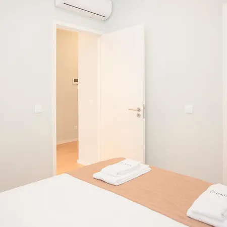 Liiiving In - Sweet Sunlight Terrace Apartment Porto