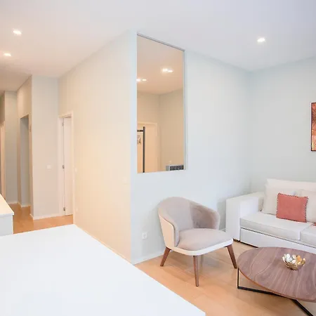 Liiiving In - Sweet Sunlight Terrace Apartment