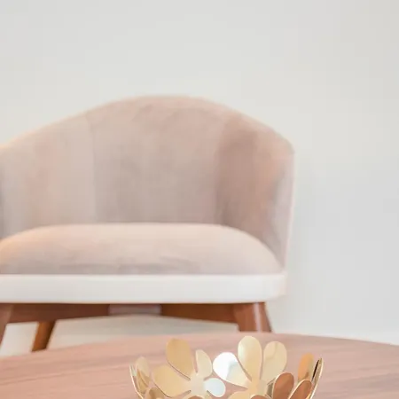 Liiiving In - Sweet Sunlight Terrace Apartment *